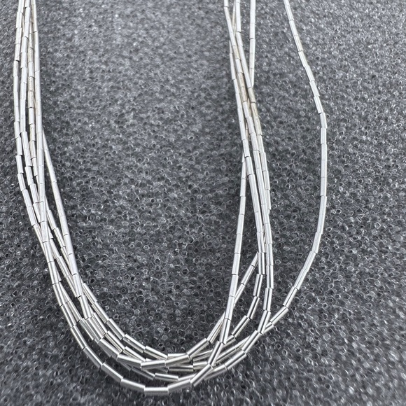 Running bear liquid silver choker style necklace - Picture 8 of 14